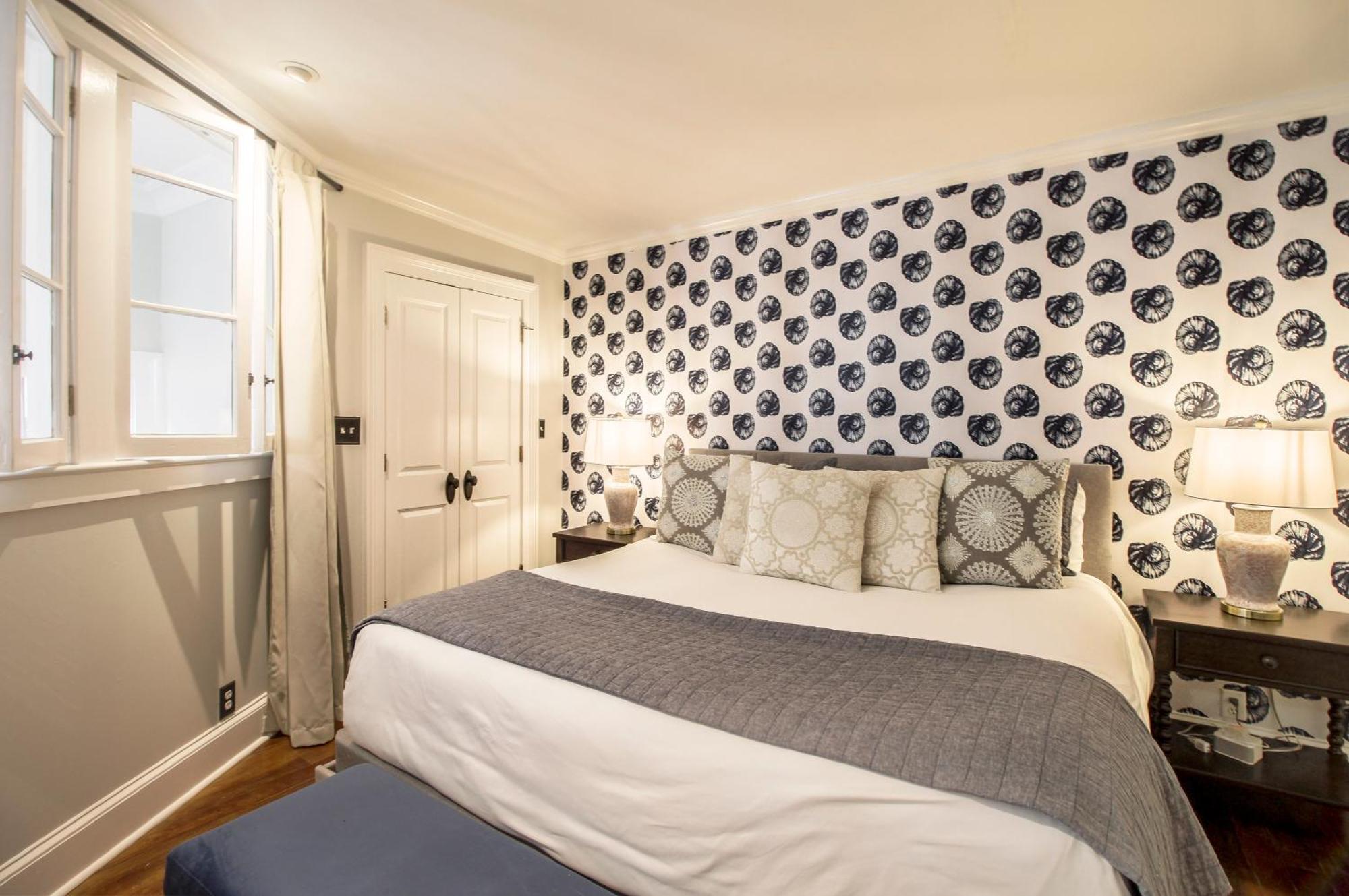 Walk To It All In Downtown, Double King Beds Savannah Kültér fotó